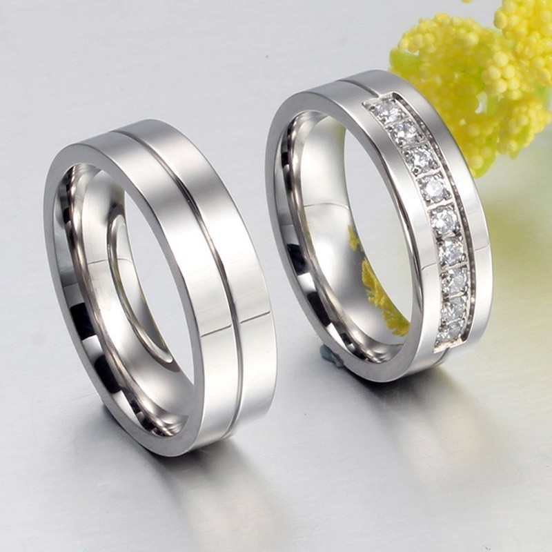 Argollas de matrimonio con zirconias en acero inoxidable