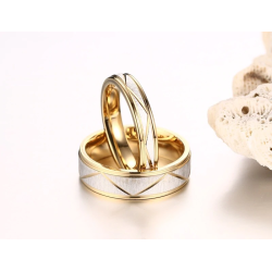 Argollas de matrimonio dorado con textura mate en acero inoxidable