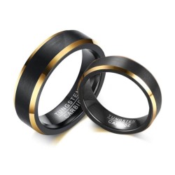 Argollas de matrimonio en tungsteno negro franja color dorado
