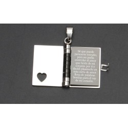 Collar con dije grabable de libro en acero inoxidable