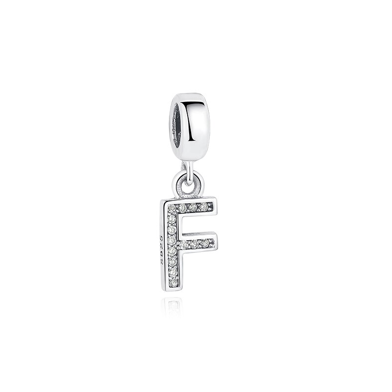 Dije con collar de letra inicial en plata