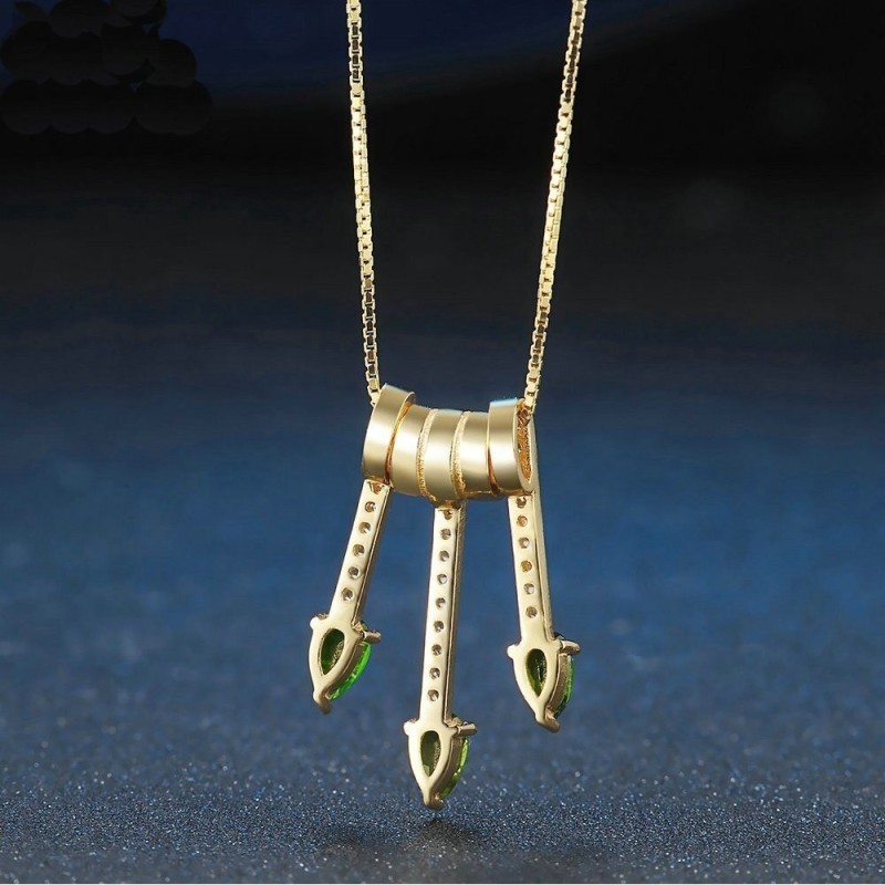 Collar con dije pera diópsido en plata