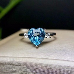 Anillo de compromiso en plata con topacio