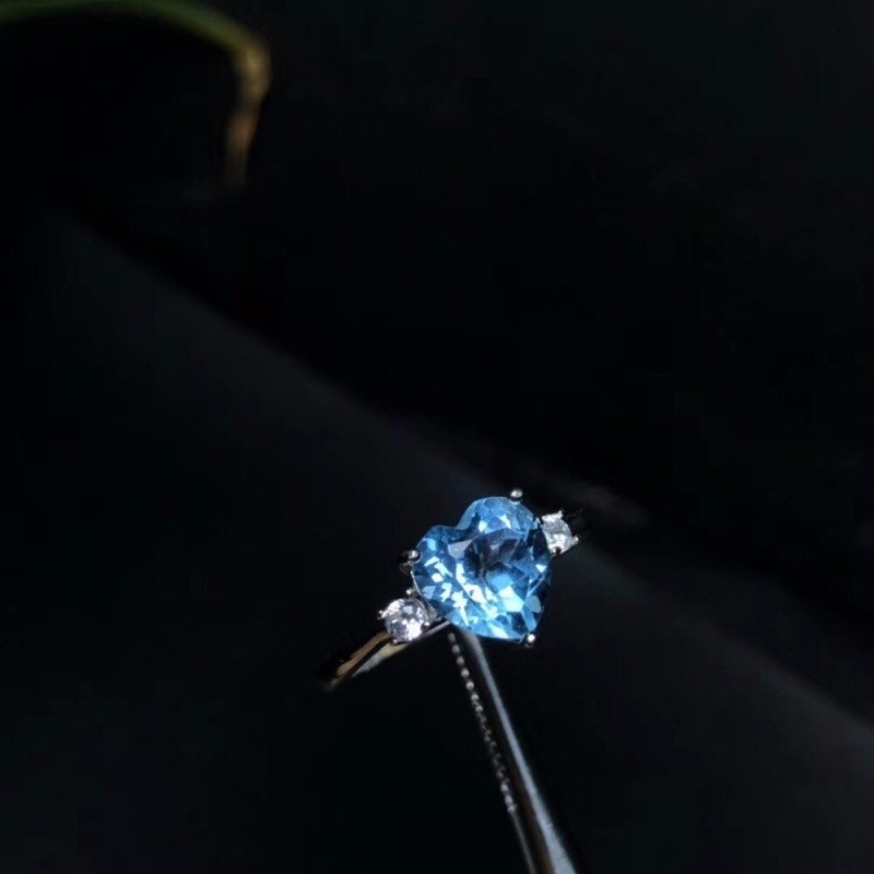Anillo de compromiso en plata con topacio