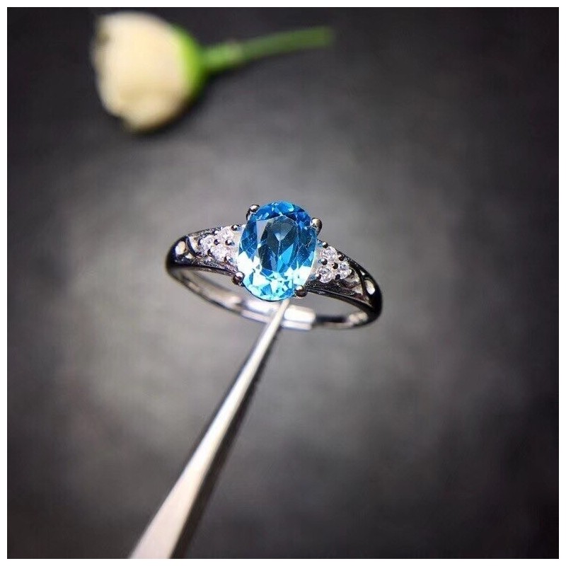 Anillo de compromiso en plata con topacio