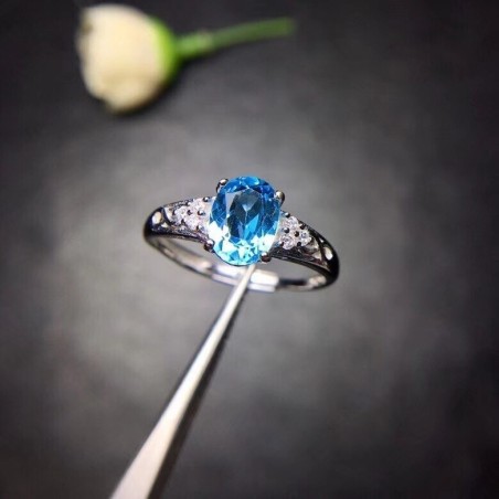 Anillo de compromiso en plata con topacio