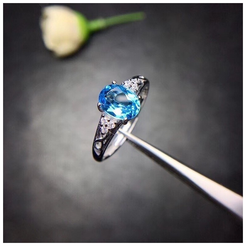 Anillo de compromiso en plata con topacio