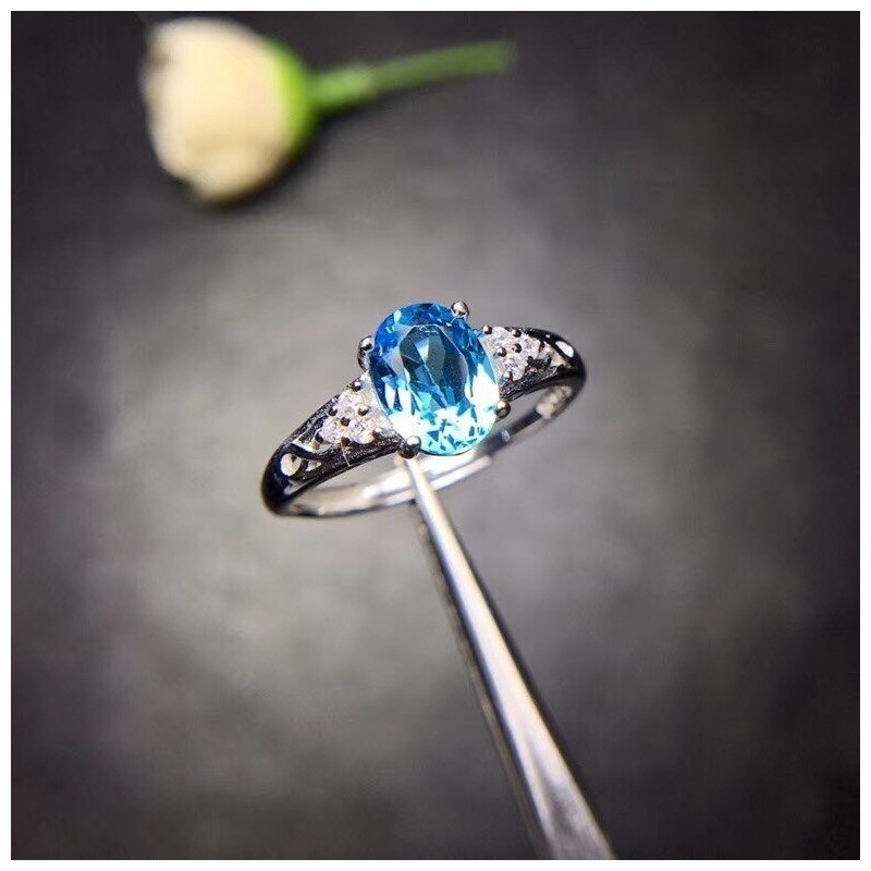 Anillo de compromiso en plata con topacio
