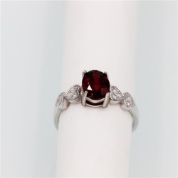Anillo de compromiso en plata con zafiro