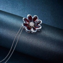 Collar con dije flor deslumbrante en plata