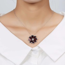 Collar con dije flor deslumbrante en plata