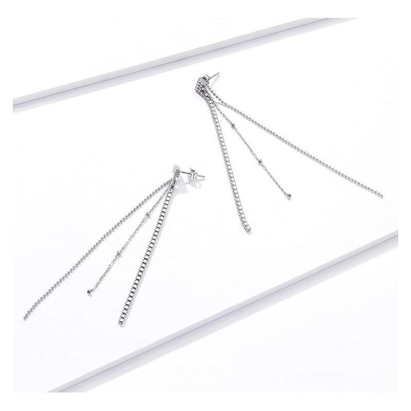 Aretes elegantes borlas