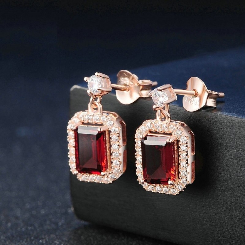 Aretes elegantes de granate en plata