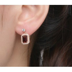 Aretes elegantes de granate en plata