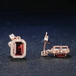 Aretes elegantes de granate en plata