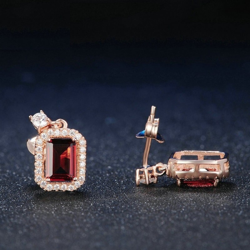 Aretes elegantes de granate en plata