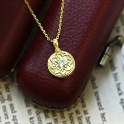 Collar con dije vintage piedra lunar en plata