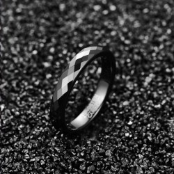 Argollas de matrimonio en tungsteno martillado multifacético