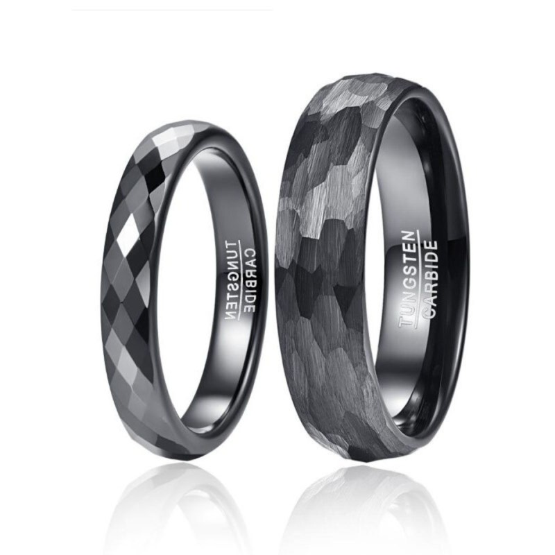 Argollas de matrimonio en tungsteno martillado multifacético