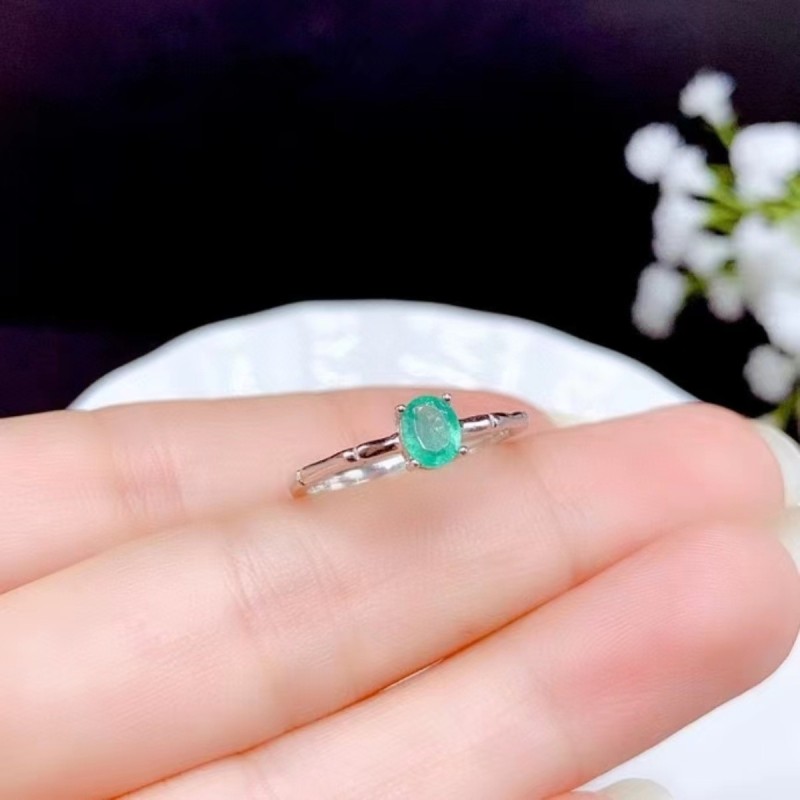 Anillo de compromiso en plata con esmeralda - anillo para boda en plata