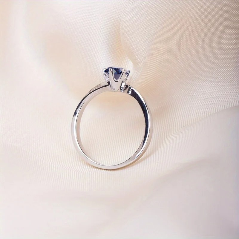 Anillo de compromiso en plata asimétrico con zafiro