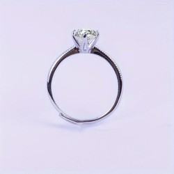 Anillo de compromiso en plata detalle de borde efecto perlado con moissanita
