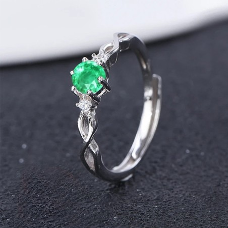 Anillo de compromiso en plata clásico infinito con esmeralda