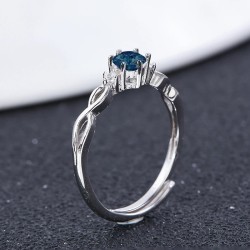 Anillo de compromiso en plata clásico infinito con zafiro