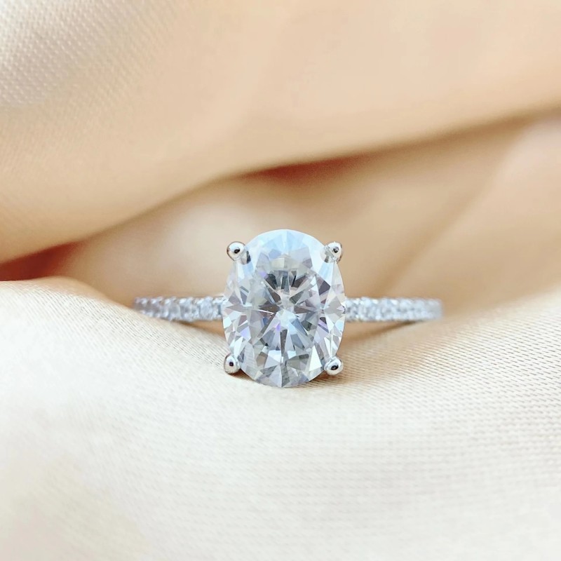 Anillo de compromiso halo eterno de moissanita y baño de oro 18k