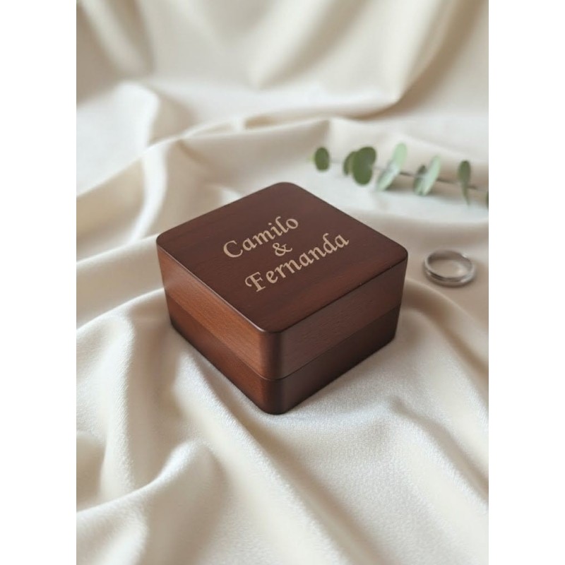 Estuche de madera para argollas de matrimonio con grabado personalizado