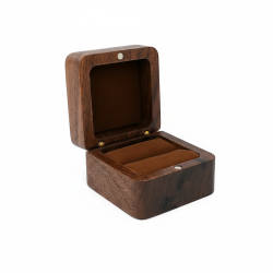 Estuche de madera cuadrado para argolla con grabado personalizado