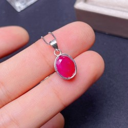 Collar de rubí en plata con baño de oro 18k