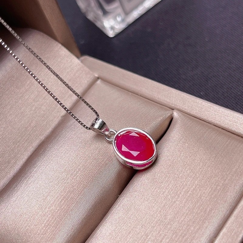 Collar de rubí en plata con baño de oro 18k