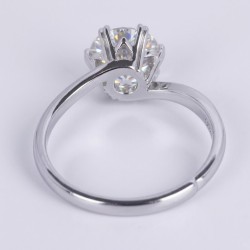 Anillo de compromiso copos de corazon en plata con moissanita